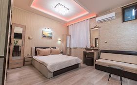 Deluxe Studios City Center